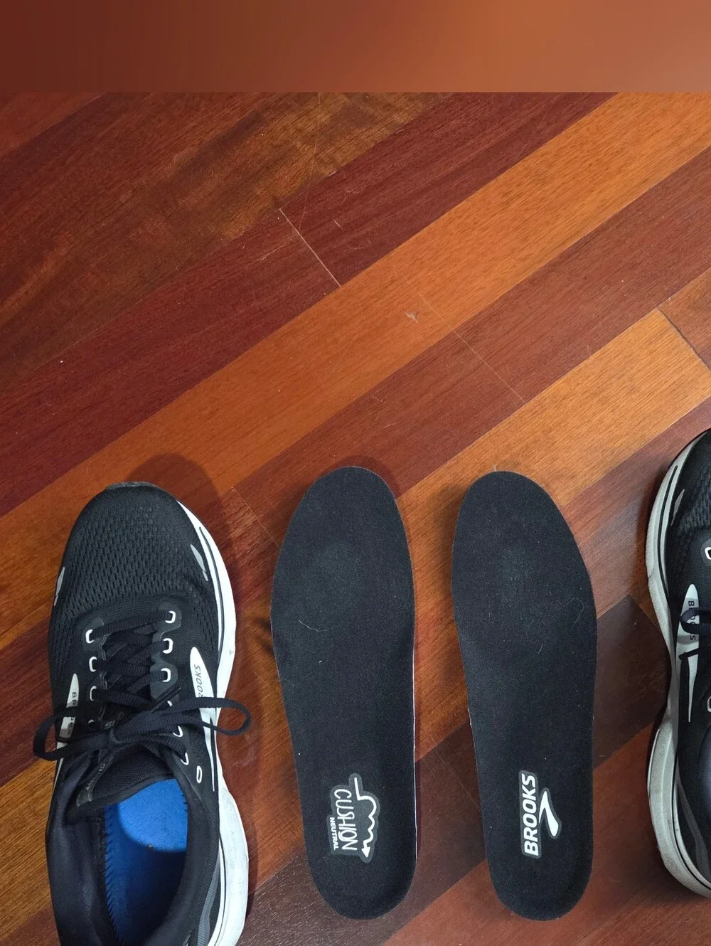 Brooks Ghost 15, Women's 12, Black & White Running Shoes